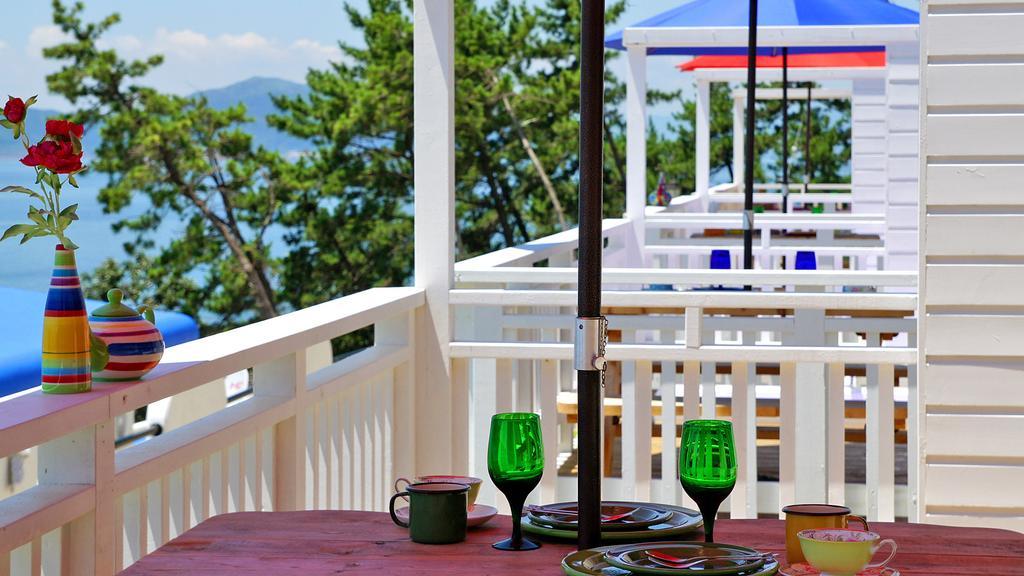 Blue & White Pension Намхэ Экстерьер фото